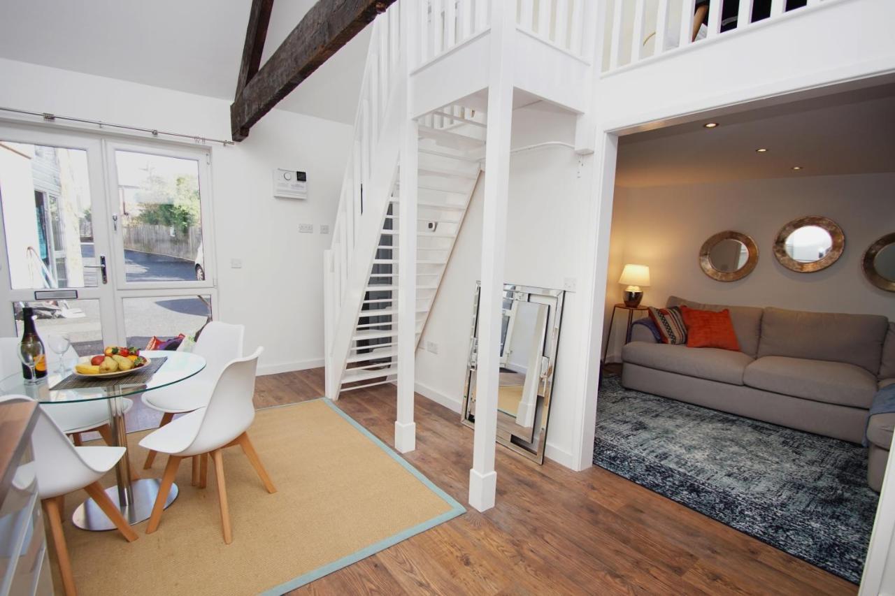 Loft Style Apartment For 4, 1 Broadhurst Court, Close To Town, Station & Hospital Stockport Exterior photo