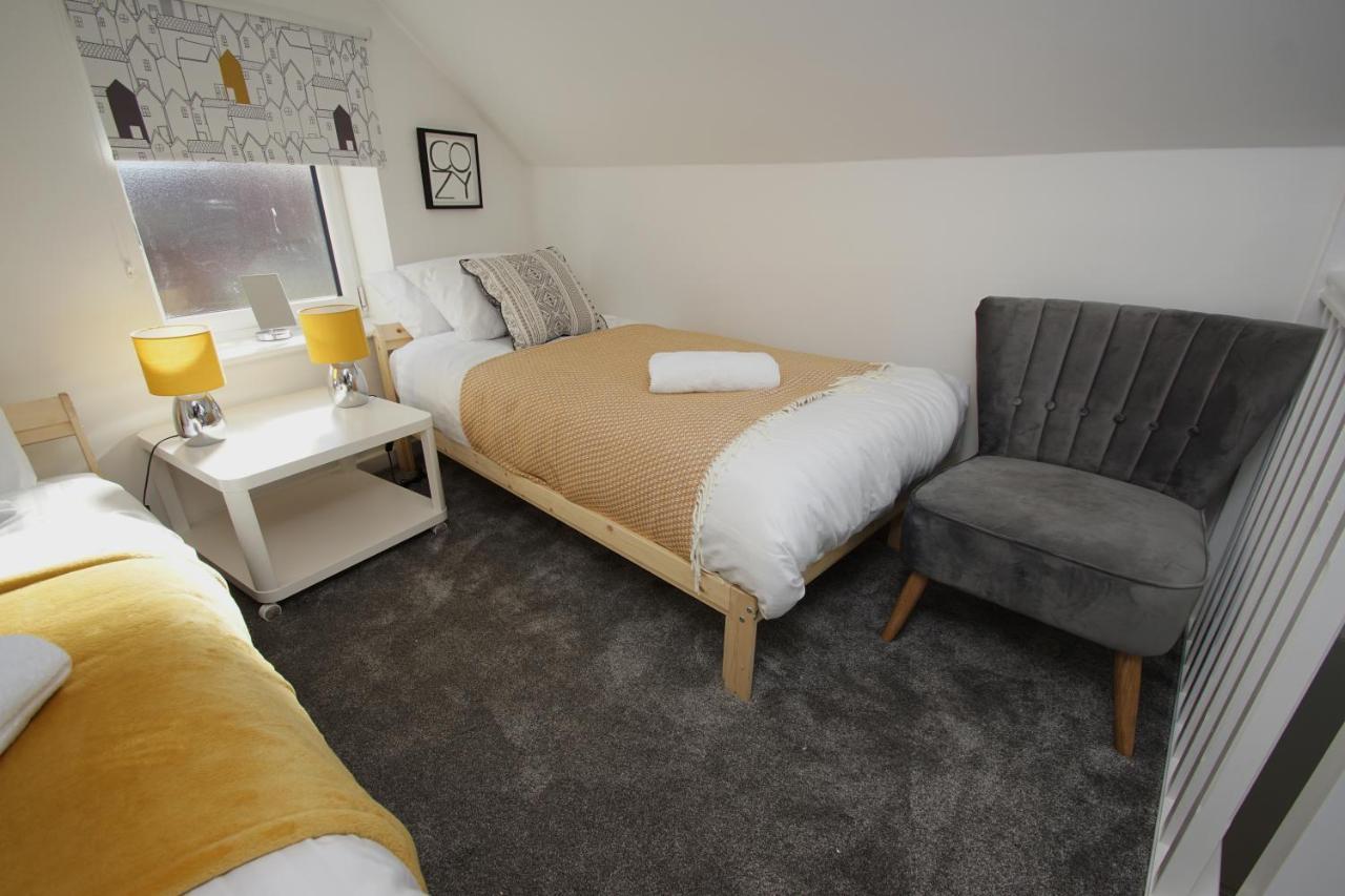Loft Style Apartment For 4, 1 Broadhurst Court, Close To Town, Station & Hospital Stockport Exterior photo