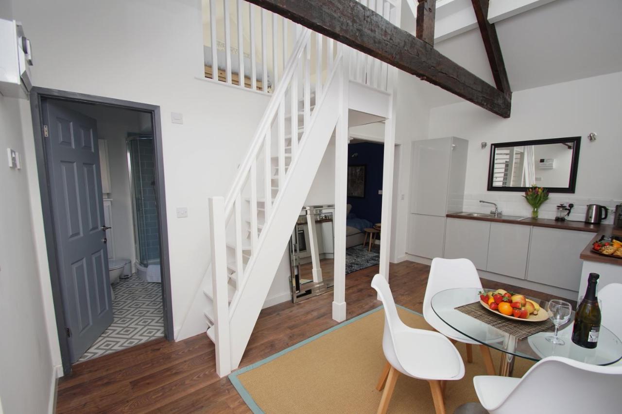 Loft Style Apartment For 4, 1 Broadhurst Court, Close To Town, Station & Hospital Stockport Exterior photo