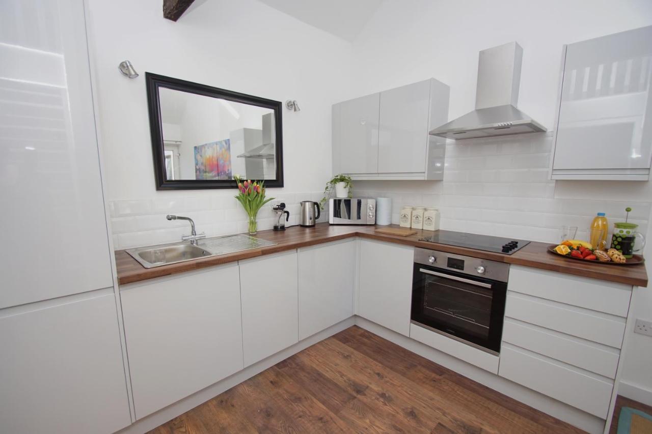 Loft Style Apartment For 4, 1 Broadhurst Court, Close To Town, Station & Hospital Stockport Exterior photo
